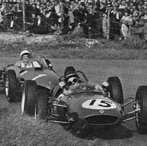 Jim dans les dunes de  à Zandvoort devant Phill Hill
