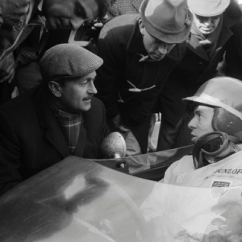 Lors du London Trophy à Snetterton sur la Lotus 24 : une grande complicité avec Colin Chapman
© Gorges Philipps
Contribution Luc Ghys Lors du London Trophy à Snetterton sur la Lotus 24 : une grande complicité avec Colin Chapman
© Gorges Philipps
Contribution Luc Ghys