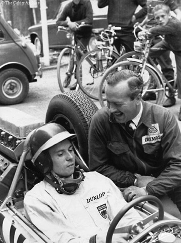 une grande complicité nait entre Jim Clark et Colin Chapman une grande complicité nait entre Jim Clark et Colin Chapman