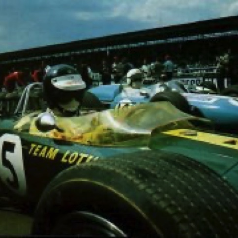 Sur la grille de Silverstone