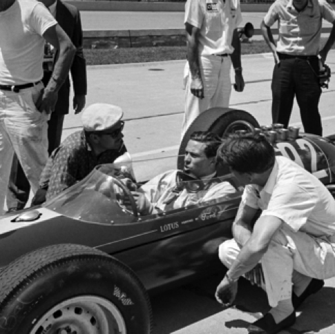 Conciliabule avec Colin Chapman
© Bruce R. Craig