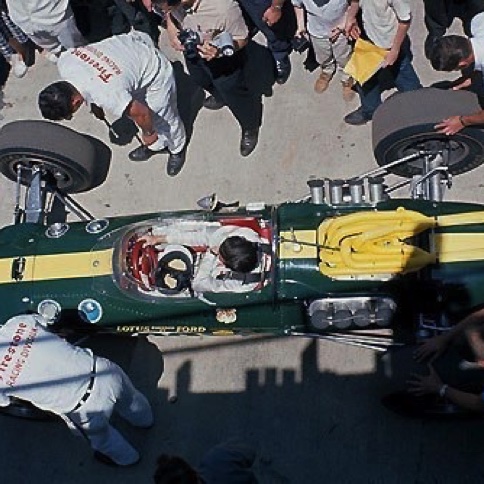 Contrôle lors d'un pit stop
Contribution Yves Clairac/Facebook