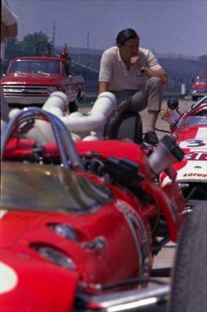 Jim soucieux, il n'arrive pas à tirer le meilleur parti cette Lotus Jim soucieux, il n'arrive pas à tirer le meilleur parti cette Lotus