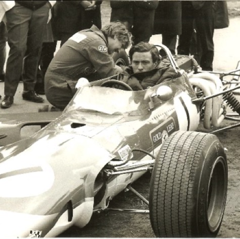 Pendant les essais, jim a froid, le temps est humide