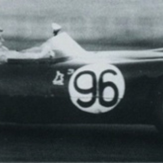 Au volant de l'Aston Martin DBR 1