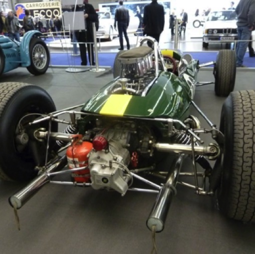 Echappement bas contrairement à la 25