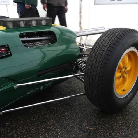 Les jantes jaunes propres à la 25