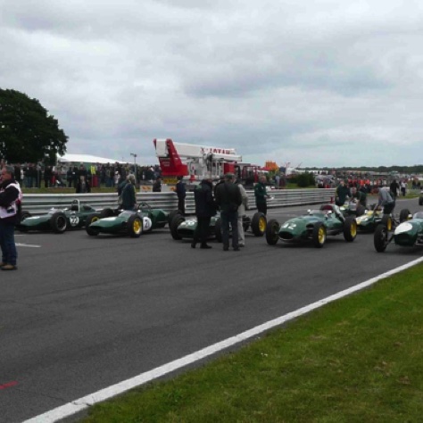 sur la grille Clive et Hazel Chapman