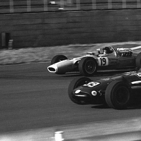 La voiture fonctionnait bien jusqu'à ce que le moteur en décida autrement...