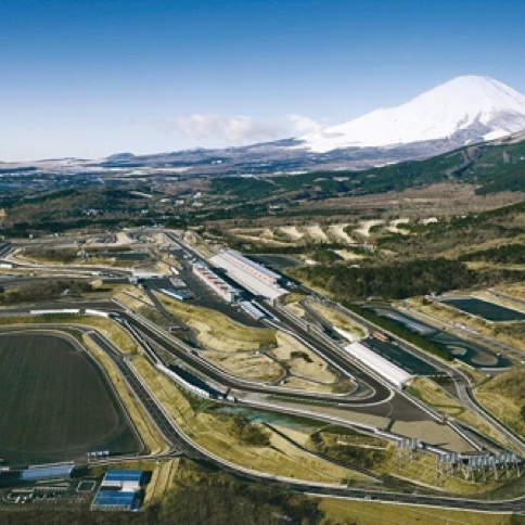 Le circuit vu d'avion avec le Mont Fuji en arrière plan !