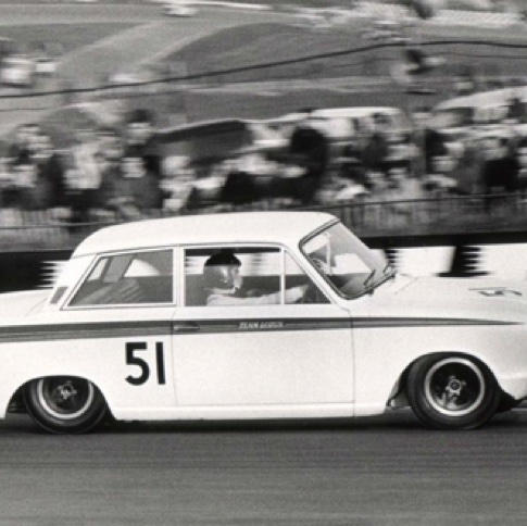 Attitude typique de la Cortina à Brands Hatch 1965